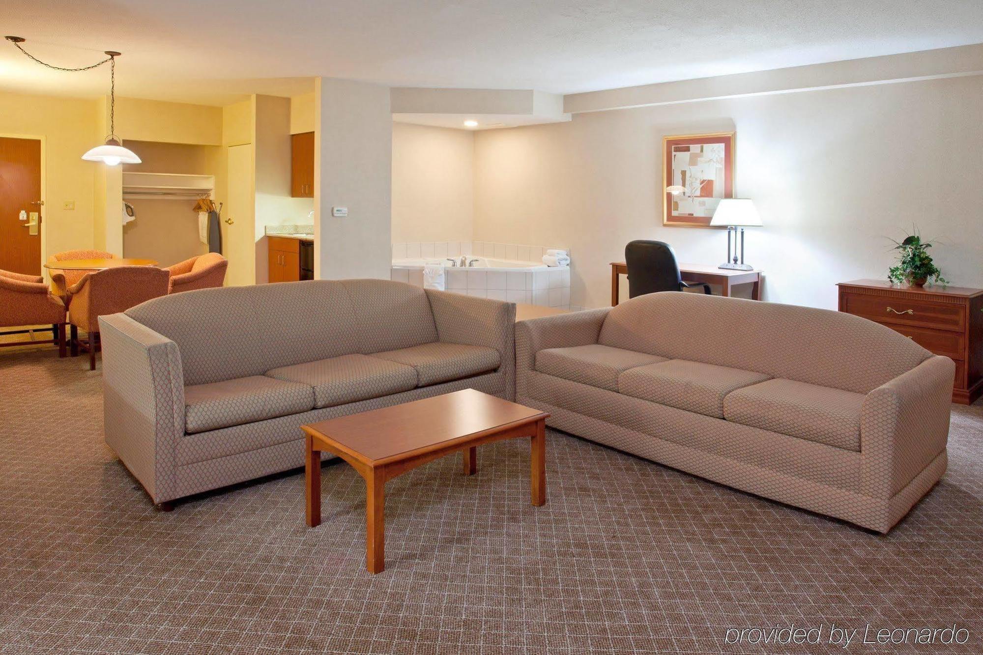 Hotel Wyndham Garden Erie Kearsarge Habitación foto