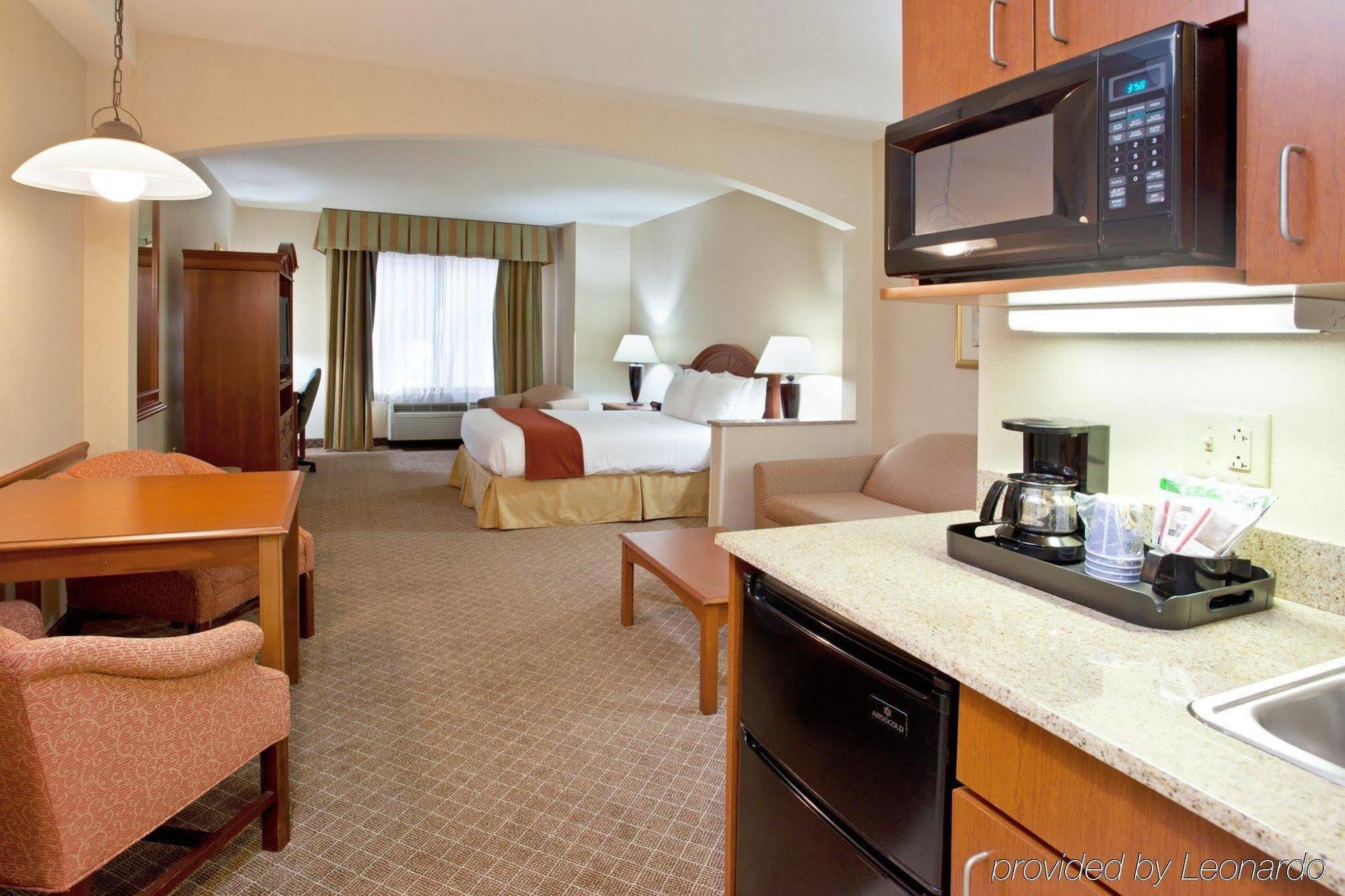 Hotel Wyndham Garden Erie Kearsarge Habitación foto